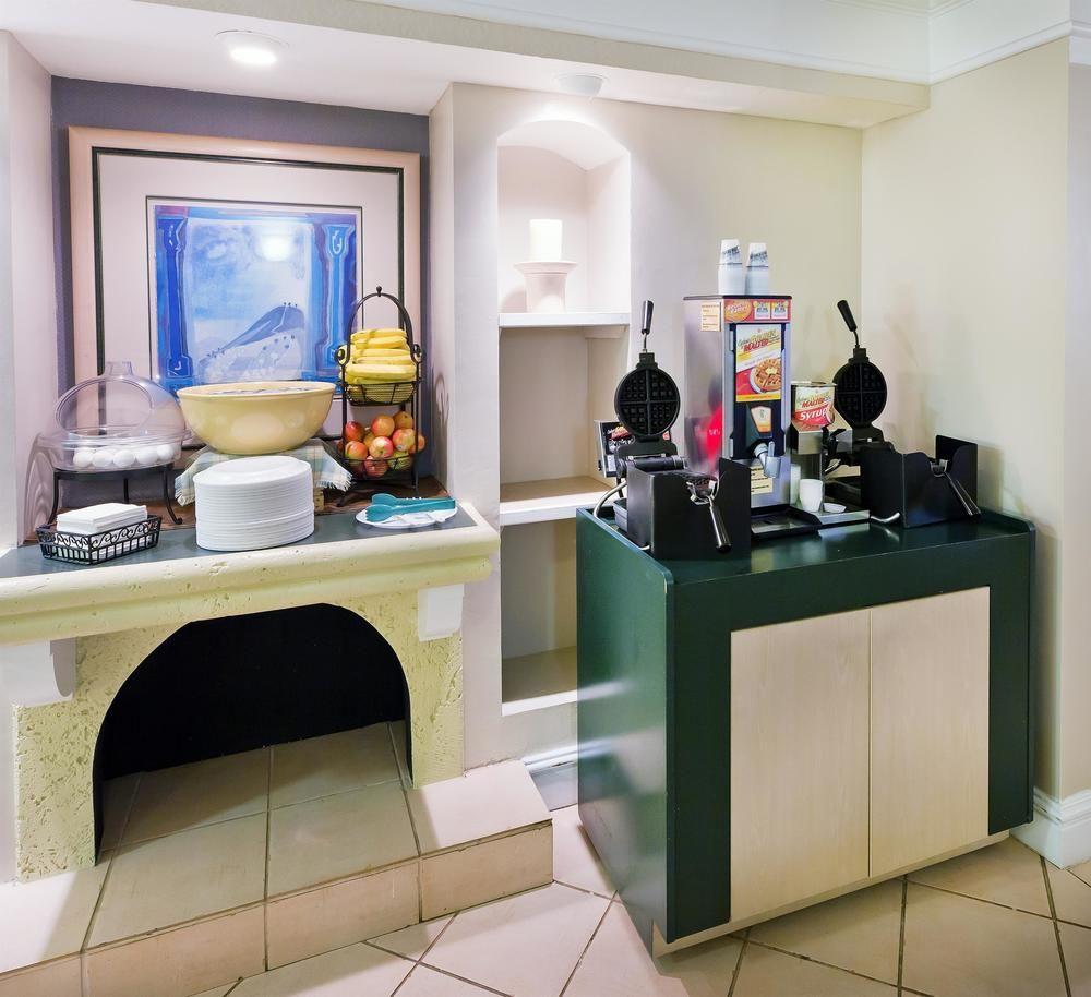 La Quinta Inn By Wyndham Bossier City Bagian luar foto