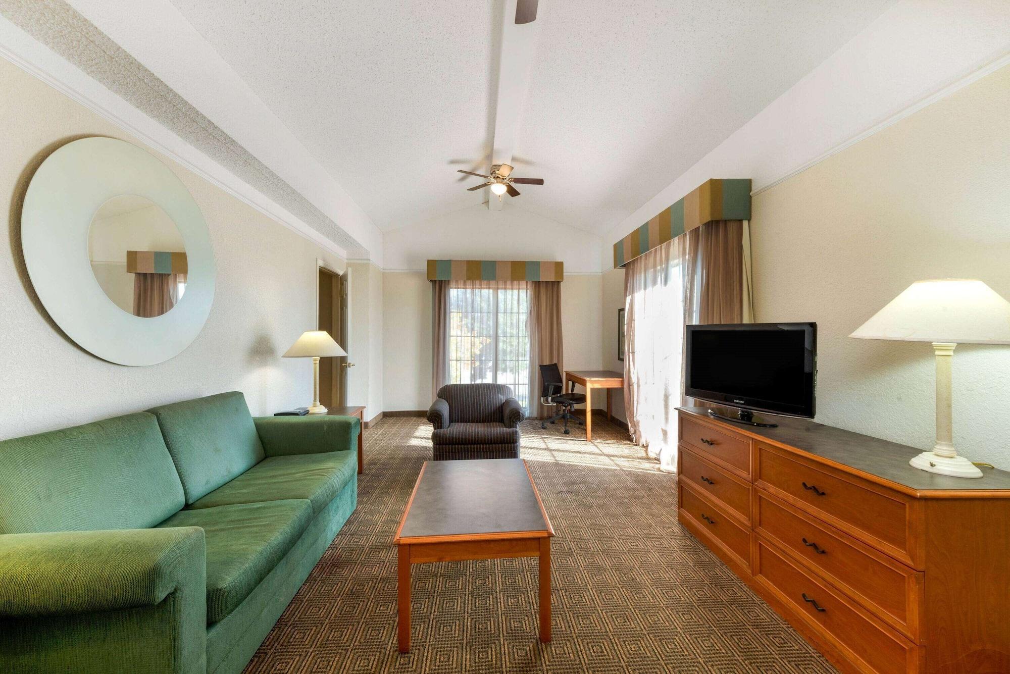 La Quinta Inn By Wyndham Bossier City Bagian luar foto