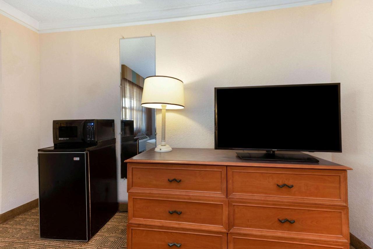 La Quinta Inn By Wyndham Bossier City Bagian luar foto